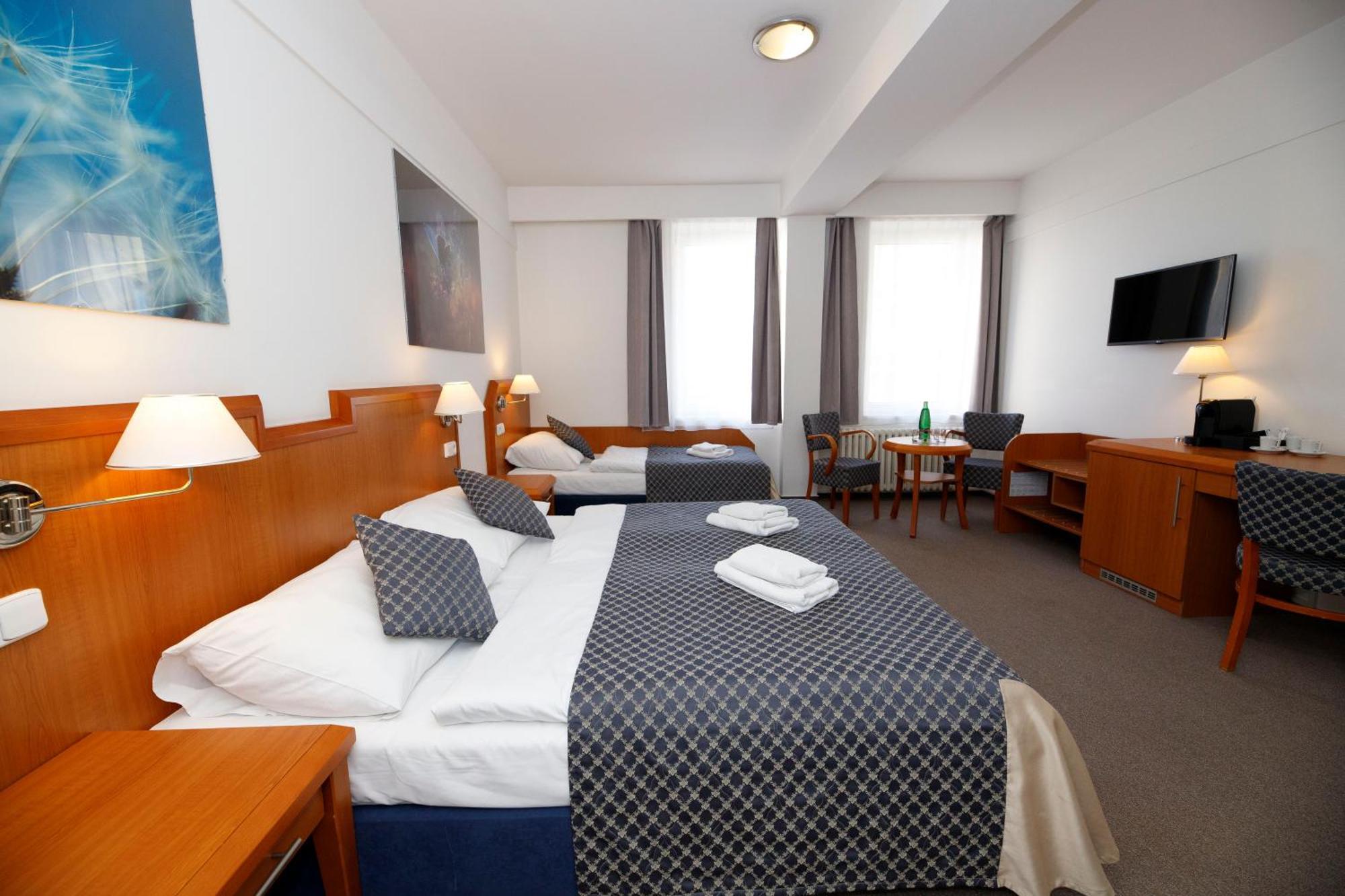 Lh Hotel Medinek Old Town Кутна Гора Екстер'єр фото