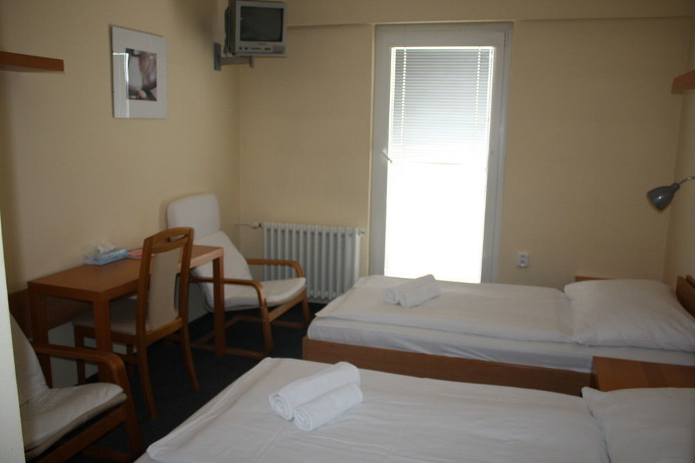 Lh Hotel Medinek Old Town Кутна Гора Екстер'єр фото