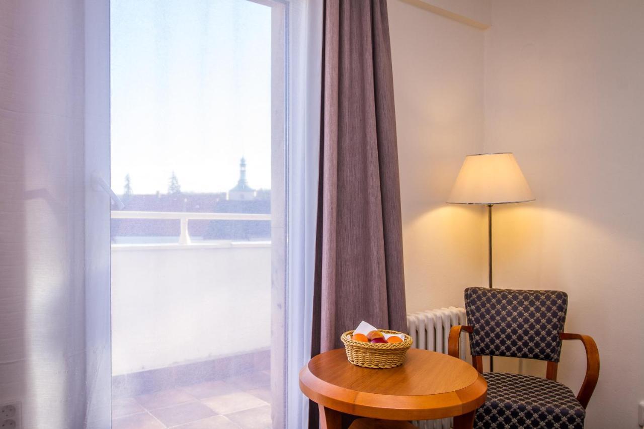 Lh Hotel Medinek Old Town Кутна Гора Екстер'єр фото