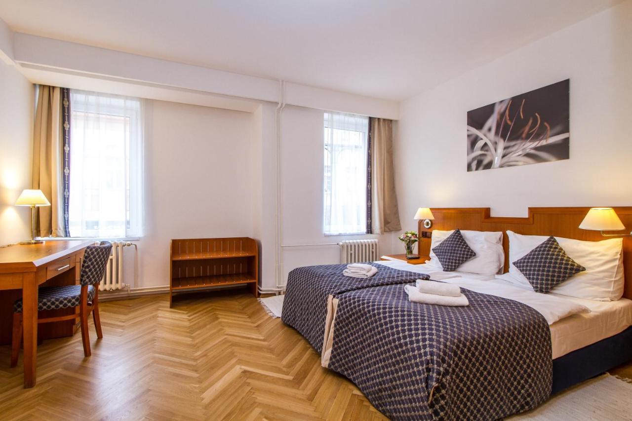 Lh Hotel Medinek Old Town Кутна Гора Екстер'єр фото